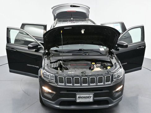 Used 2018 Jeep Compass Latitude FWD image 40
