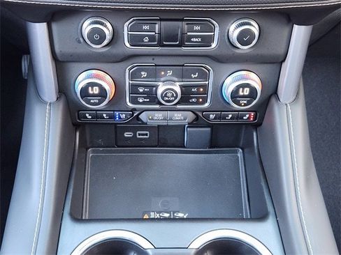 Used 2023 GMC Yukon SLT w/ SLT Premium Package image 15