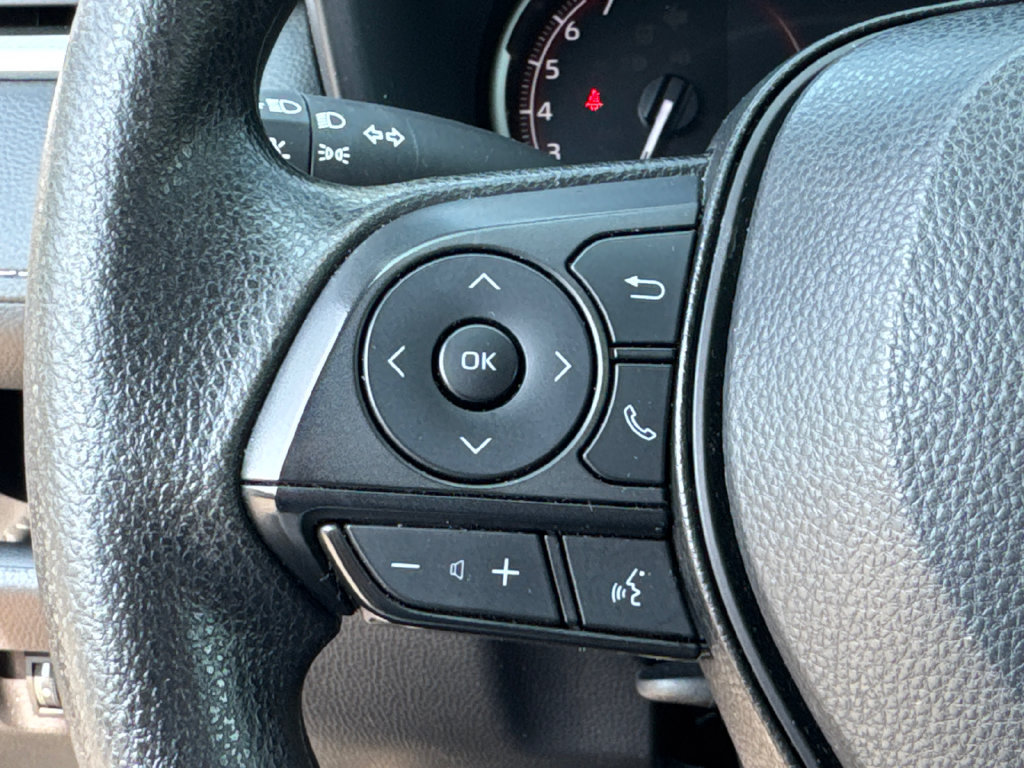 Used 2025 Toyota RAV4 XLE AWD/4WD image 27