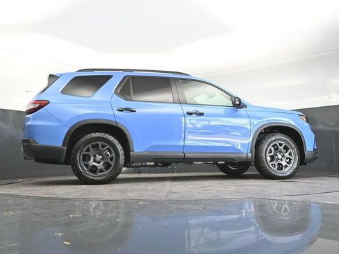 Used 2025 Honda Pilot TrailSport image 29