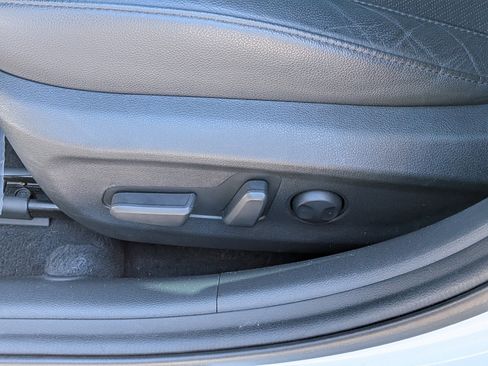Used 2020 Hyundai Elantra Limited w/ Cargo Package (C1) FWD image 19