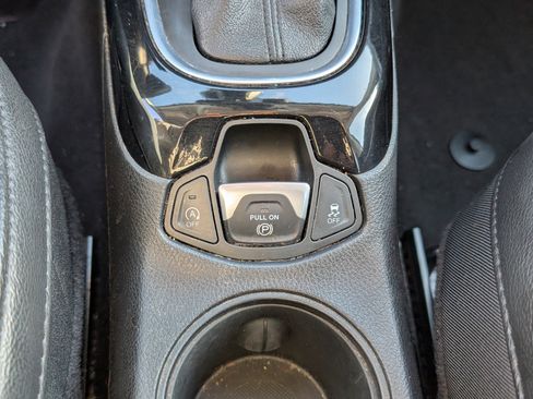 Used 2021 Jeep Compass Latitude w/ Sun and Sound Group image 24