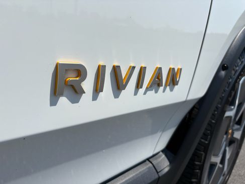 Used 2023 Rivian R1S Adventure AWD/4WD image 4
