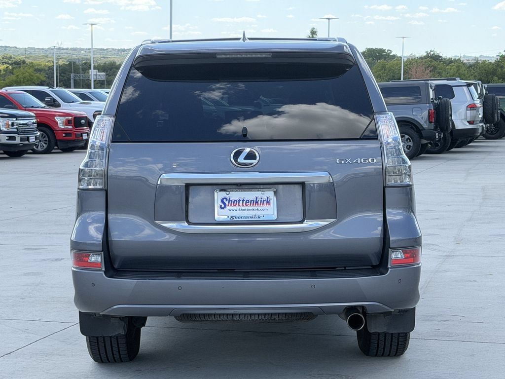Used 2023 Lexus GX 460 Luxury w/ Accessory Package AWD/4WD image 5