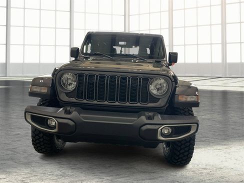 Used 2025 Jeep Gladiator Sport image 19