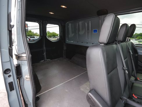 Used 2024 Mercedes-Benz Sprinter 2500 image 42