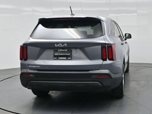 Certified 2023 Kia Sorento LX FWD image 28