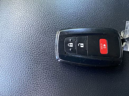 Used 2025 Toyota RAV4 XLE AWD/4WD image 44