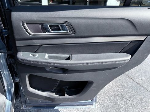 Used 2018 Ford Explorer XLT AWD/4WD image 20