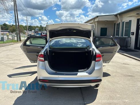 Used 2018 Ford Fusion SE w/ Fusion SE Technology Package FWD image 16