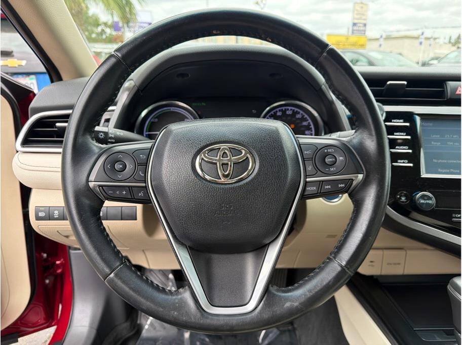 Used 2018 Toyota Camry XLE FWD image 8