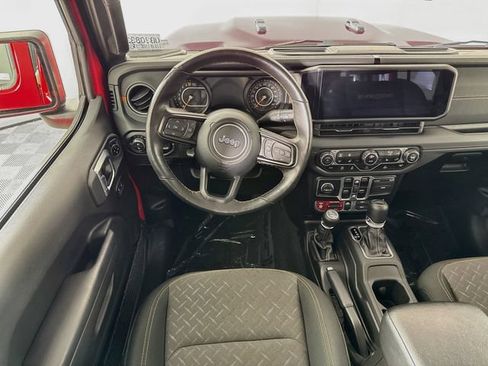 Used 2024 Jeep Gladiator Mojave w/ Convenience Group AWD/4WD image 21