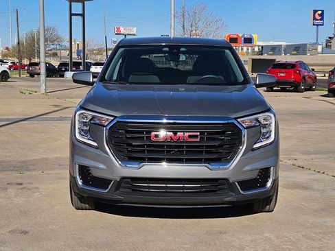 Used 2024 GMC Terrain SLE image 2