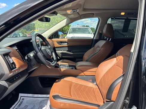 Certified 2024 Nissan Pathfinder Platinum AWD/4WD image 18