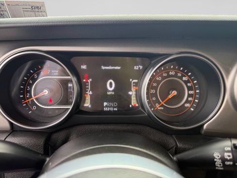 Used 2019 Jeep Wrangler Unlimited Sahara w/ Cold Weather Group AWD/4WD image 14