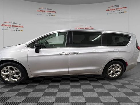 Used 2024 Chrysler Pacifica Limited FWD image 4