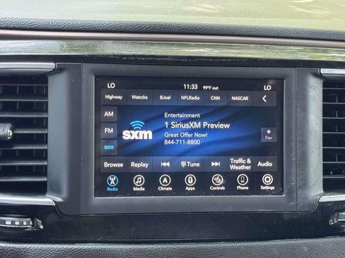 Used 2019 Chrysler Pacifica Touring-L FWD image 3