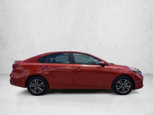 Used 2022 Kia Forte LXS w/ LXS Technology Package FWD image 4