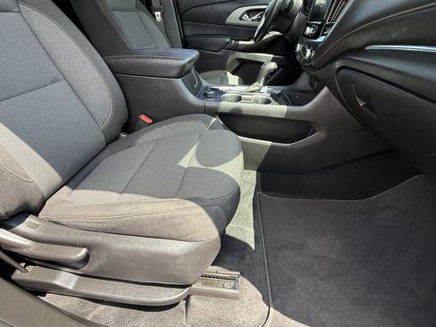 Used 2020 Chevrolet Traverse LT FWD image 14