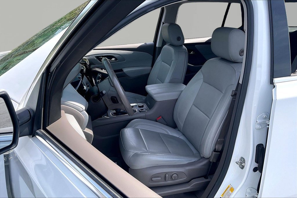 Used 2021 Chevrolet Traverse LT w/ LT Premium Package AWD/4WD image 24