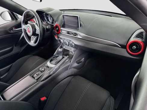 Used 2017 FIAT 124 Spider Classica RWD image 18