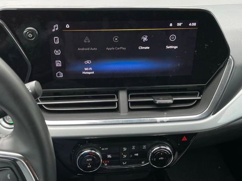 Used 2025 Chevrolet Trax LT w/ LT Convenience Package FWD image 17