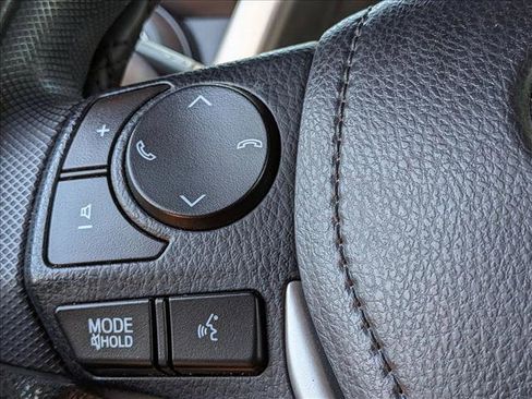 Used 2018 Toyota RAV4 LE FWD image 12