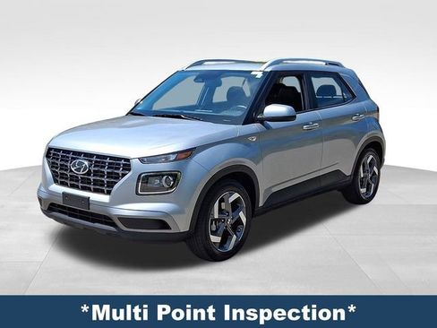 Used 2025 Hyundai Venue SEL FWD image 4