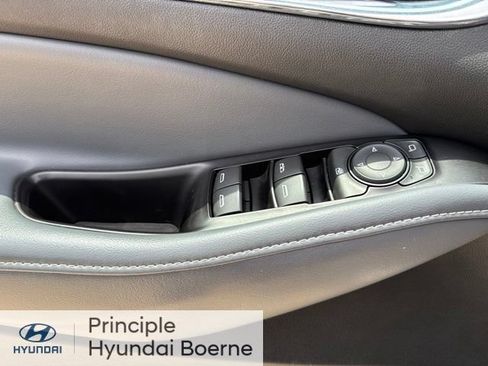 Used 2018 Buick Enclave Essence FWD image 17