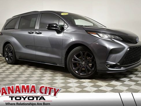 Used 2025 Toyota Sienna XSE w/ XSE Plus Package image 1
