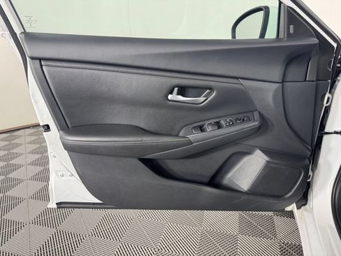 Used 2024 Nissan Sentra SV FWD image 11