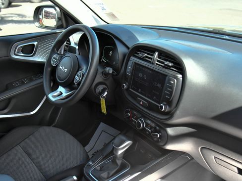 Used 2023 Kia Soul LX image 37