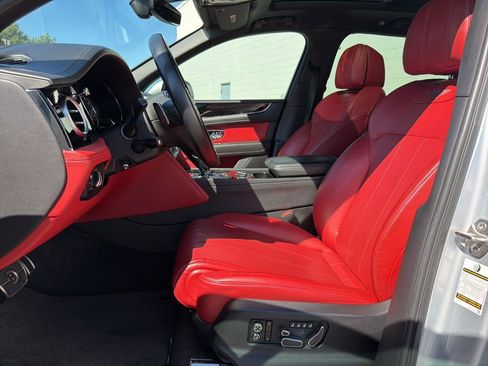Used 2019 Bentley Bentayga AWD/4WD image 17
