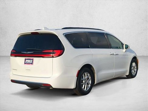 Used 2022 Chrysler Pacifica Touring-L FWD image 5