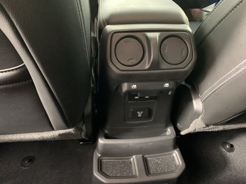 Used 2022 Jeep Wrangler Unlimited Sahara AWD/4WD image 32