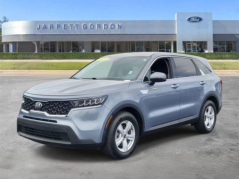 Used 2021 Kia Sorento LX image 2