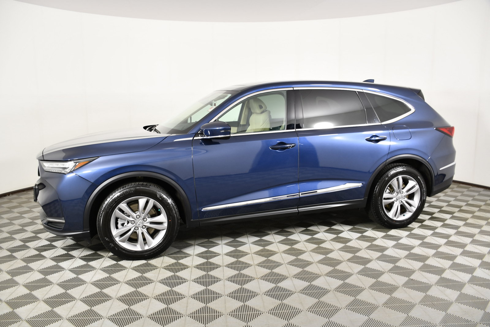 Used 2025 Acura MDX SH-AWD image 9