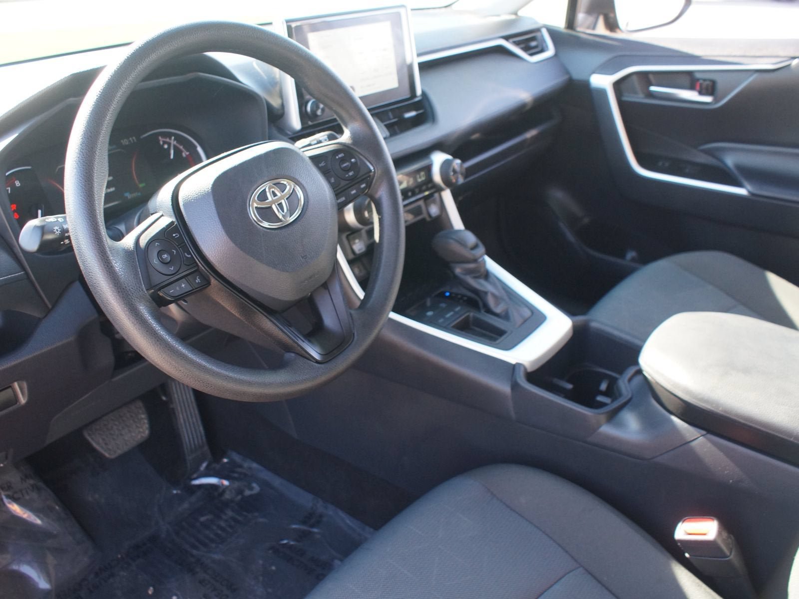Used 2025 Toyota RAV4 XLE FWD image 13