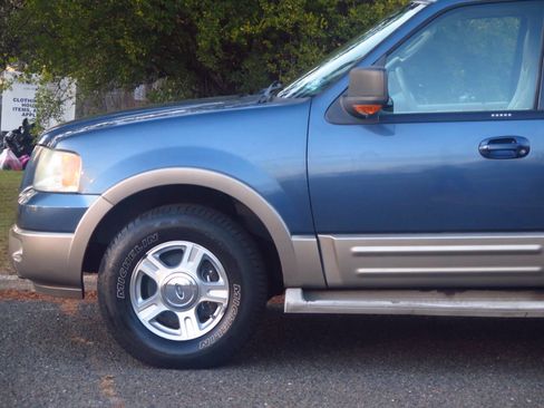 Used 2004 Ford Expedition Eddie Bauer image 28