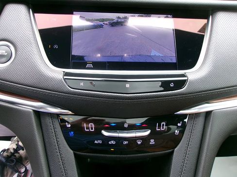 Used 2021 Cadillac XT5 Premium Luxury w/ LPO, Floor Liner Package AWD/4WD image 19