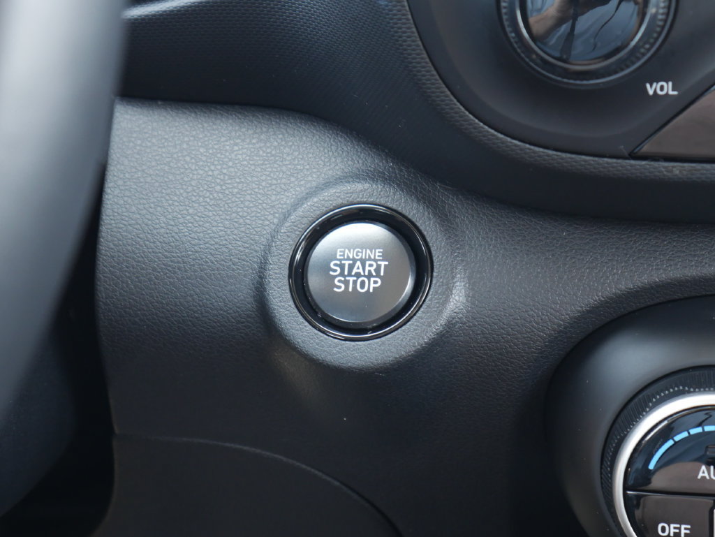 Used 2025 Hyundai Venue SEL FWD image 37
