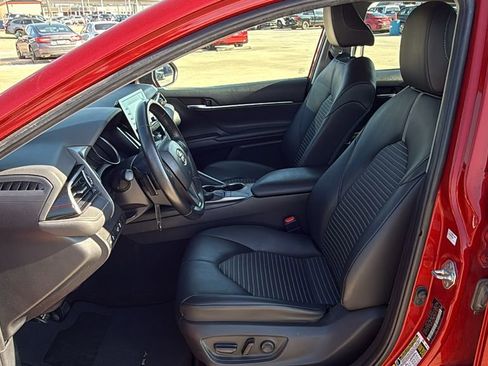 Used 2023 Toyota Camry SE image 9
