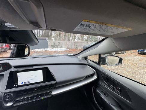 Used 2025 Toyota Prius LE image 31