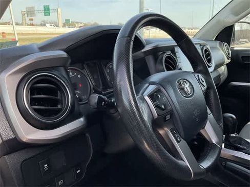 Used 2020 Toyota Tacoma SR5 image 10