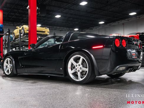 Used 2007 Chevrolet Corvette Coupe w/ Preferred Equipment Group RWD image 3