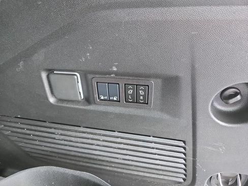 Used 2025 Chevrolet Tahoe High Country AWD/4WD image 34