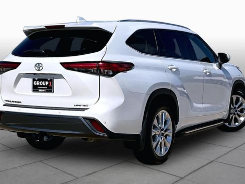 Used 2022 Toyota Highlander Limited FWD image 13