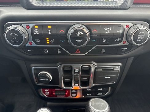 Used 2023 Jeep Gladiator Rubicon w/ Cold Weather Group image 21