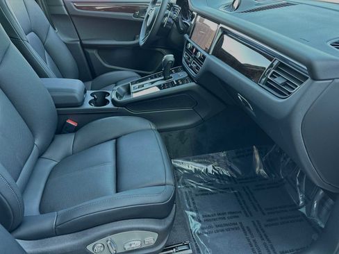 Used 2024 Porsche Macan image 16