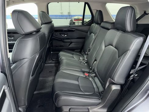 Used 2024 Honda Pilot Touring image 17